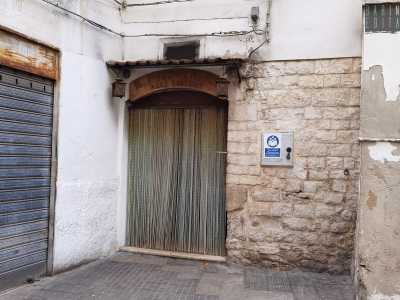 ...dove al civico 5 sorge il nostro forno, nascosto dietro una piccola porta con la tendina a frange...